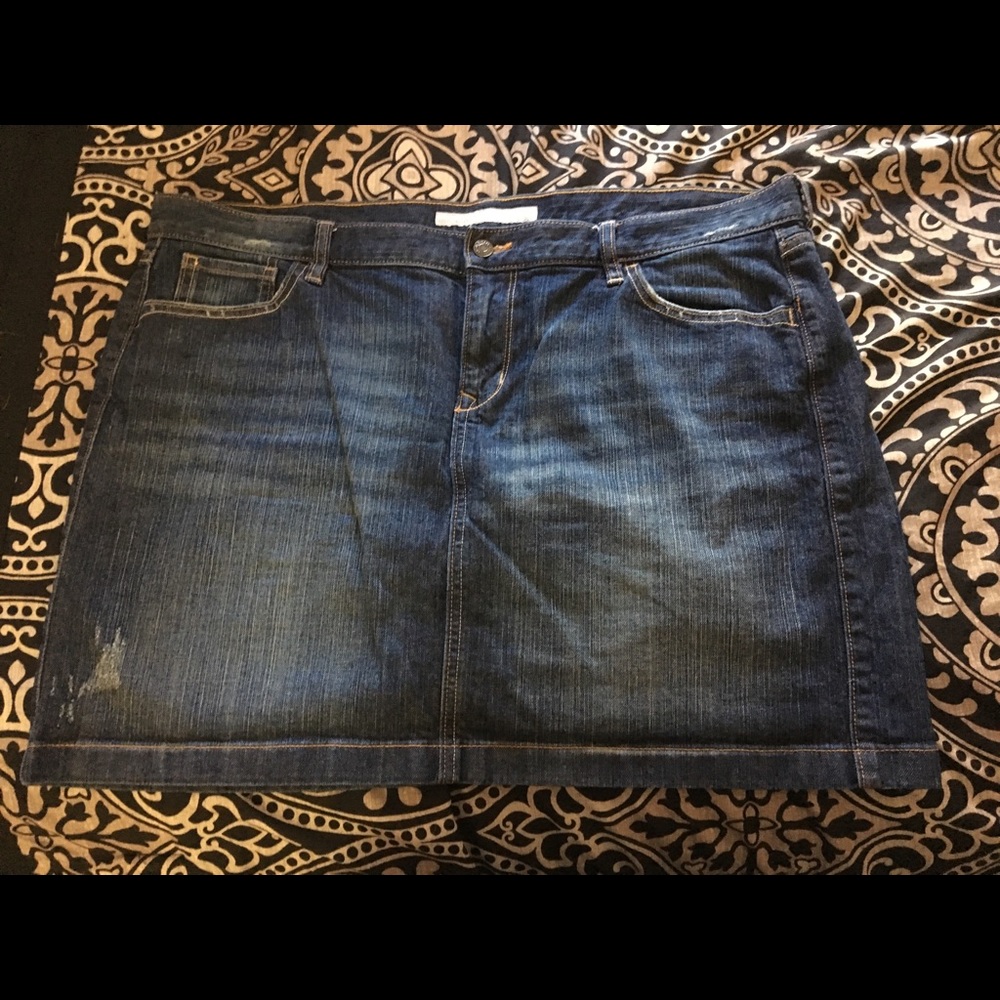Old Navy distressed jean skirt